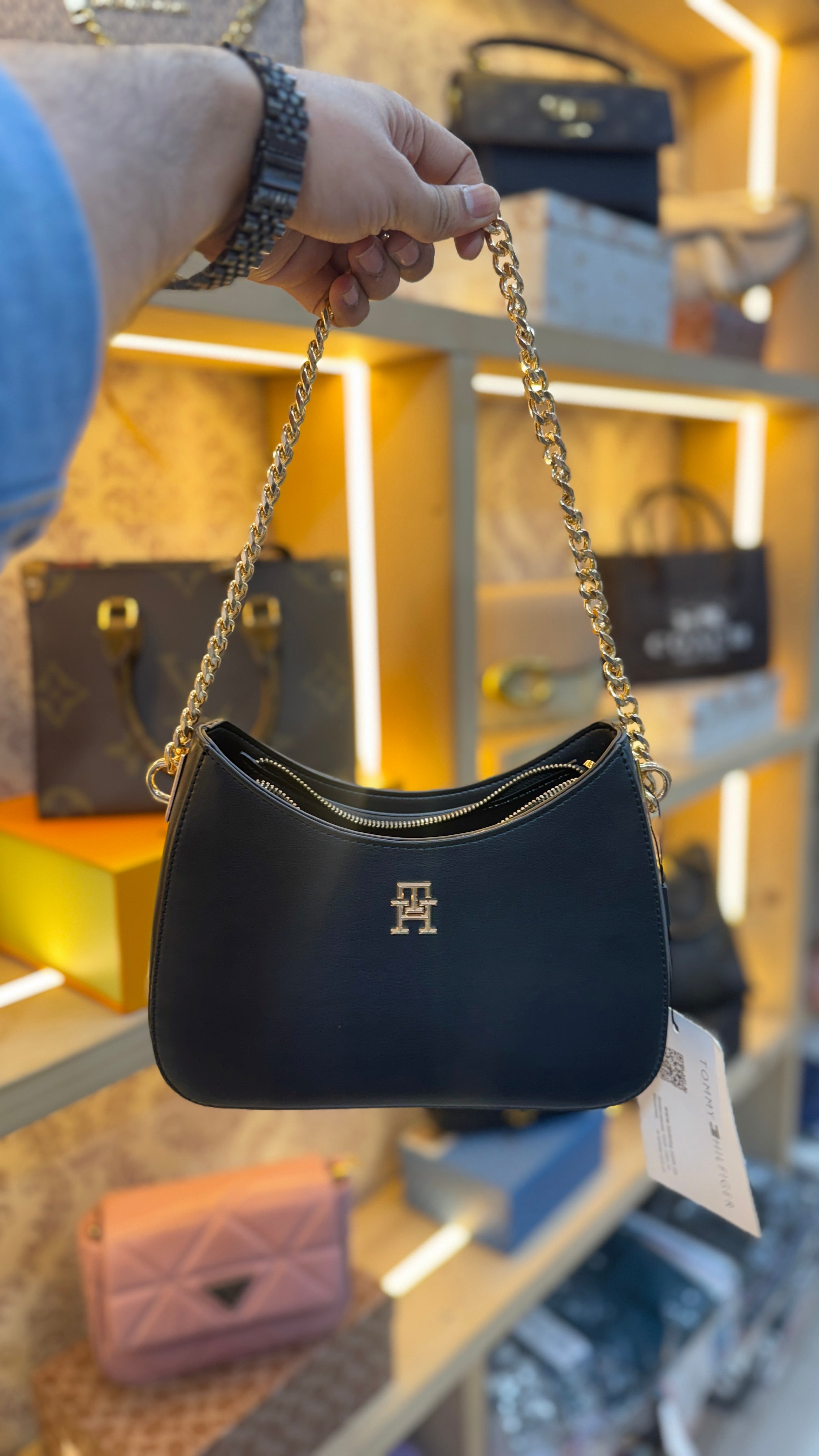 TOMMY HILFIGER SLING BAG ( FIRST COPY )