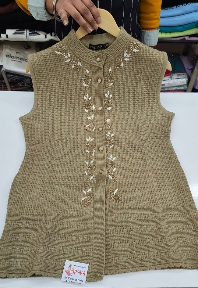 Thread work Design Sleevless Knitted Cardigan Hover Image
