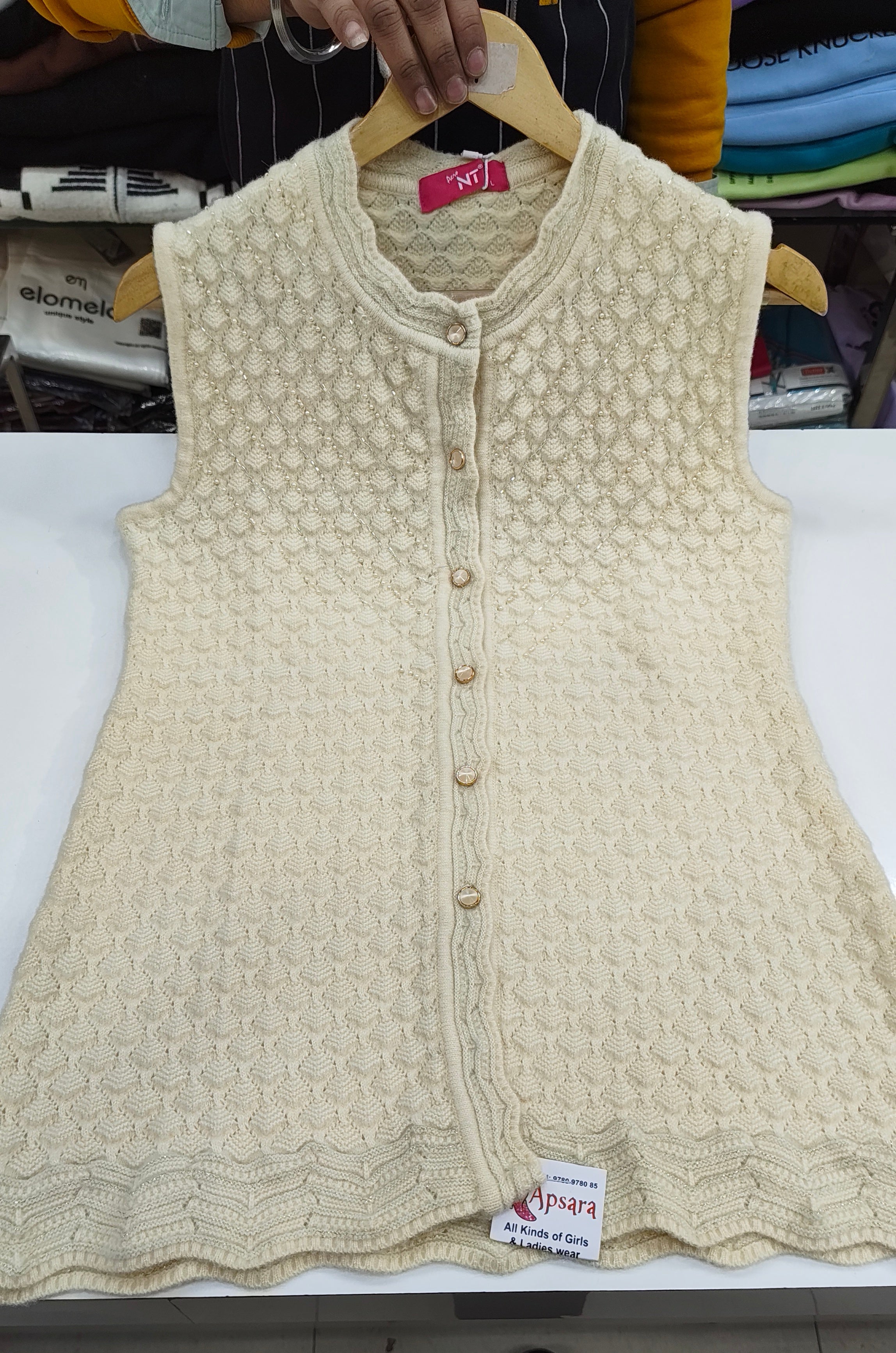 Pearls Design Sleevless Knitted Cardigan