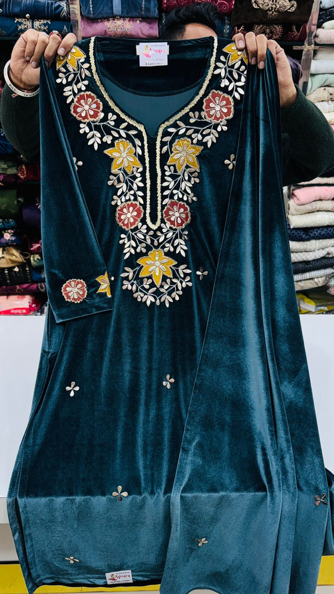 Gota Patti Valvet Suit with Full Length Stole Hover Image